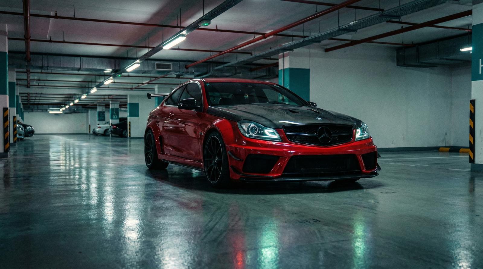 黑料改装视频 - AMG C63宽体改装视频演示